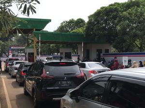 Antrean Tiket TMII Mengular dan Bikin Macet, Polisi Turun Tangan