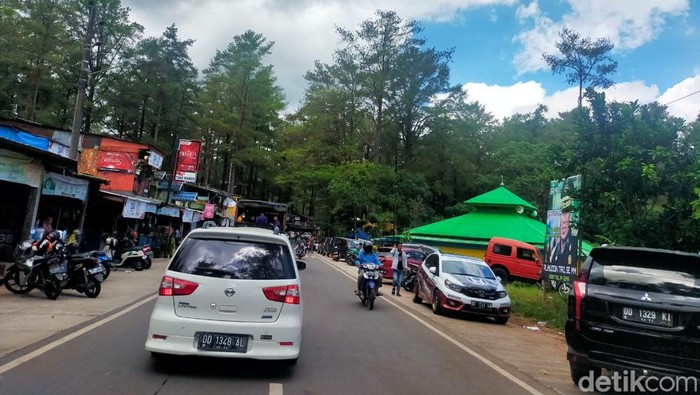 Arus lalu lintas di kawasan Malino Gowa.