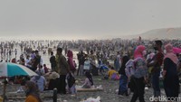 Pantai Parangtritis masih menjadi primadona dengan kunjungan wisatawan terbanyak dibandingkan pantai lainnya.