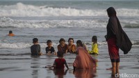 Pantai Parangtritis, Bantul, Yogyakarta masih menjadi favorit wisatawan saat H+2 hari raya Idul Fitri 1443 H.