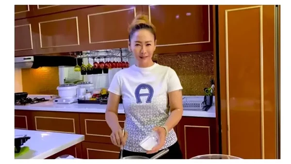 10 Potret Dapur Inul Daratista yang Mewah dan Bernuansa Coklat