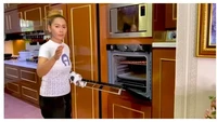 Selain itu juga terdapat meja luas berwarna coklat dan putih. Meja tersebut digunakan untuk menaruh peralatan masak seperti pisau dan aneka sendok. Foto: YouTube/Instagram