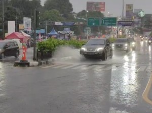 Diguyur Hujan Deras, Lalin di Simpang Gadog Arah Jakarta Lancar