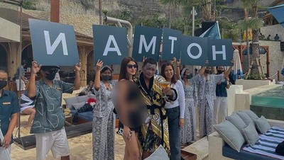 Begini Asyiknya Hotman Paris dan Aspri ke-45 Saat Makan di Beach Club