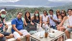 Begini Asyiknya Hotman Paris dan Aspri ke-45 Saat Makan di Beach Club