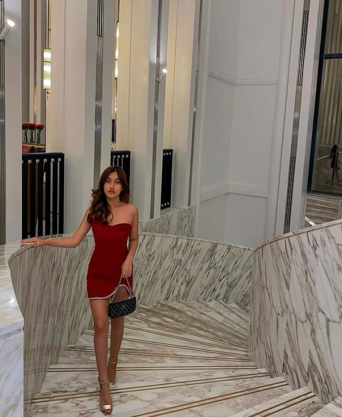 Galeri Aspri ke-45 10 Momen Hotman Paris dan Aspri ke-45 Saat Makan di Beach Club