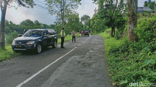 Jalur ke Telaga Sarangan yang dilarang karena tanjakan tajam
