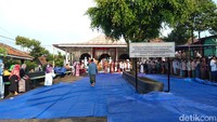 Jemaah Aboge di Desa Onje, Kecamatan Mrebet, Kabupaten Purbalingga, baru melaksanakan salat Idul Fitri hari ini, Rabu (4/5/2022) pagi. Digelar di Masjid Raden Sayid Kuning desa setempat. 