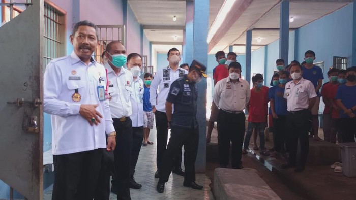 Kanwil Kemenkumham Sulut, Haris Sukamto melakukan kunjungan di Lapas Amurang. Minahasa Selatan. (Dok. Istimewa)