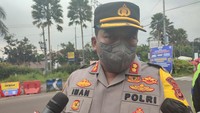 Nama AKBP Iman Imanuddin diusulkan sebagai kandidat penerima Hoegeng Awards 2022. AKBP Iman disebut melakukan inovasi mulai dari menjadikan penyandang disabilitas sebagai pekerja harian lepas di Polres Tangerang Selatan (Tangsel), hingga memasang pendingin ruangan (AC) di sel tahanan Polres Tangsel. AKBP Iman merupakan mantan Kapolres Tangsel. Kini dia menjabat Kapolres Kabupaten Bogor. (Rizky/detikcom)