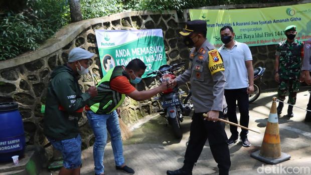 Kapolres Ngawi AKBP I Wayan Winaya saat meninjau lokasi wisata.