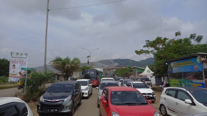 Kemacetan Cilegon arah Anyer (M Iqbal-detikcom)
