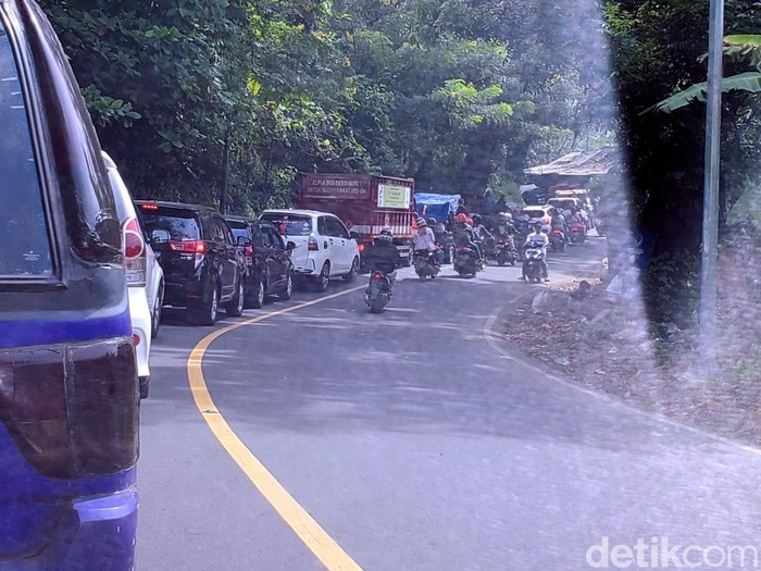 Kemacetan jalur wisata Pelabuanratu Sukabumi.