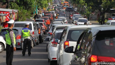 Padat Merayap, Begini Penampakan Lalu Lintas Menuju Pantai di Bantul