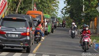 Kepala Seksi Promosi dan Informasi Dinas Pariwisata Bantul, Markus Purnomo Adi mengatakan pada hari kedua lebaran (3/5) kemarin pihaknya mencatat ada sebanyak 33.285 orang yang berwisata ke kawasan wisata pesisir pantai selatan.