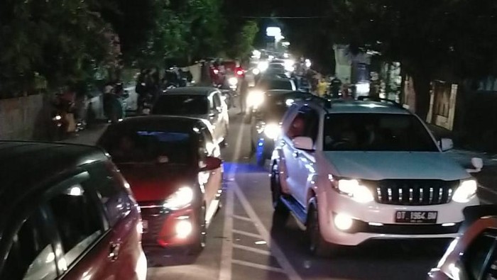 Kondisi jalan macet di Poros Bulukumba-Bira menuju Kawasan Wisata Tanjung Bira.