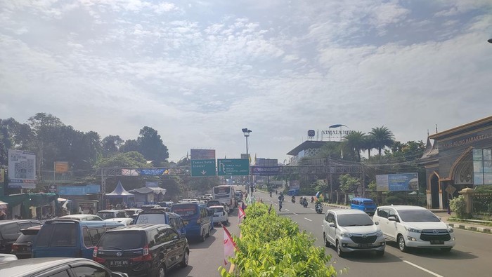 Kondisi lalu lintas di Simpang Gadog, Kabupaten Bogor, pagi ini (Rizky Adha Mahendra/detikcom)