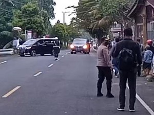 Rayakan Lebaran di Bali, Jokowi Disambut Antusias Warga Gianyar