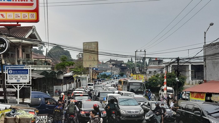 Macet para di Puncak (M Sholihin-detikcom)