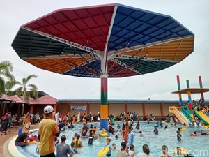 Pemudik Serbu Waterpark di Gresik pada H Plus 2 Lebaran