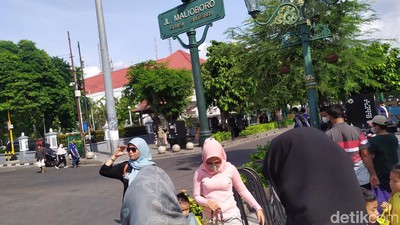 Potret Ramainya Malioboro Sore Ini dan Parkir Merangkak Naik