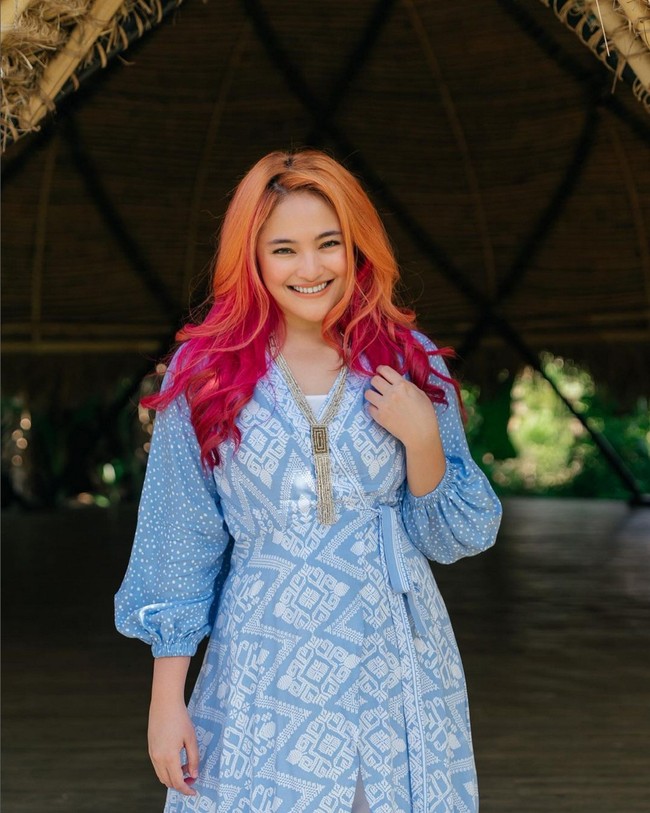 Pada Juli 2021, pesinetron yang juga seorang motivator ini mengungkap bahwa obat gangguan bipolar yang dikonsumsinya mempunyai efek samping yang membuat metabolisme tubuh melambat serta meningkatkan nafsu makan. Foto: Instagram/@marshanda99