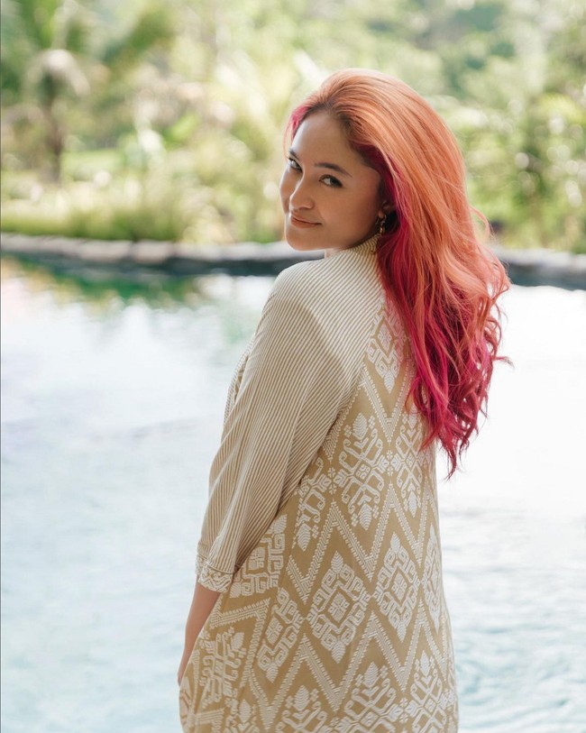 Salah satu metode yang dijalaninya adalah mempelajari emotional eating. Dengan begitu dirinya bisa menutup perasaan tidak nyaman, yaitu dengan tetap makan. Foto: Instagram/@marshanda99