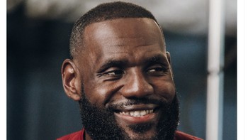 Pebasket LeBron James sangat bergembira dengan Liverpool. Dia dikenal sebagai penggemar berat tim ini. Foto: Twitter