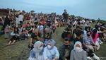 Tumpah Ruah Wisatawan di Bukit Paralayang Gunung Kidul