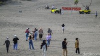 Gumuk Pasir yang berada di pesisir selatan Yogyakarta tersebut merupakan salah satu destinasi wisata alam favorit di Kabupaten Bantul.