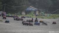 Ada juga motor roda empat atau atv yang bisa disewa.