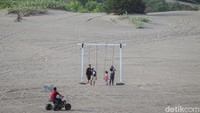 Ada ayunan yang bisa dijadikan spot foto.