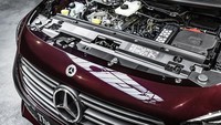 Soal jantung pacunya, T-Class hadir dengan opsi pilihan mesin, yakni 1.3 liter turbocharger bensin dengan pilihan dua tenaga, di mana tenga maksimumnya bisa sampai 131 dk dan torsi 240 Nm. Tak hanya itu, Mercedes-Benz juga menyediakan mesin diesel 1.500 cc dengan dua opsi. Paling besar tenaga yang dihasilkan 116 hp dan torsinya 270 Nm. Foto: Mercedes-Benz