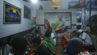 Kemudian sekitar tahun 90-0an, Wido mulai berjualan menetap di warung. Hal tersebut juga merupakan usulan dari para langganannya agar nasi ayam Bu Wido mudah diakses. Foto: detikcom/Rifkianto Nugroho