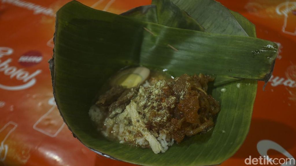 Yuk Mampir! Sarapan Nasi Ayam Bu Wido yang Legendaris di Semarang