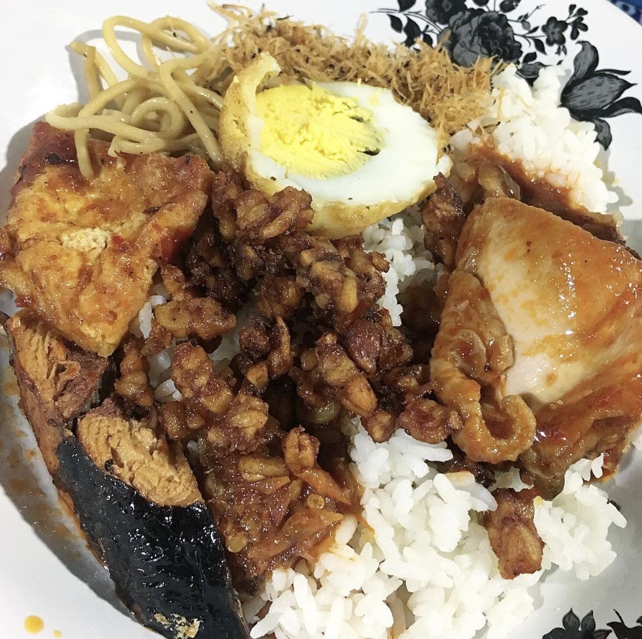 Nasi Kobel, kuliner khas Sampang Madura berisi lauk ikan dan serundeng