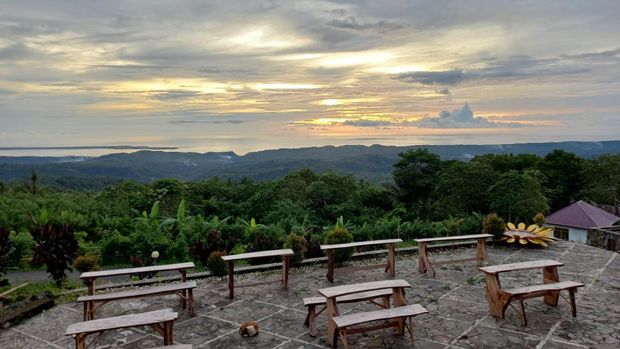 Panorama dari Puncak Tana Doang Selayar.