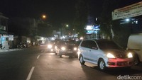 Di jalur ini diketahui, kendaraan yang memadati jalur menuju Bandung adalah para pemudik yang melakukan arus balik dari sekitaran Garut.