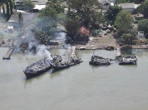 Snapshots: Penampakan Terkini Kapal-kapal Terbakar di Pelabuhan Wijayapura
