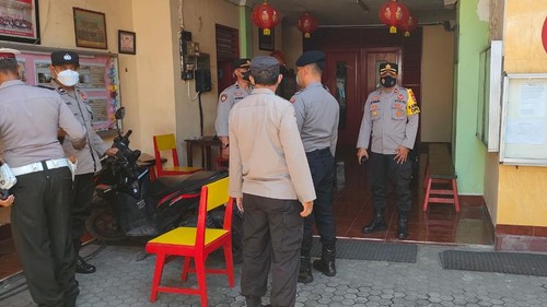 Polisi perketat pengamanan di Lokasi ibadah Kota Mataram, Rabu (4/5/2022).