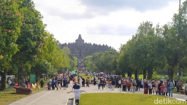 Adapun pengunjung dari wilayah Jawa Barat, Jakarta, Sumatra, Jawa Timur maupun seputaran Jawa Tengah. Hal ini terlihat dari pelat mobil yang digunakan para pengunjung. Adapun pengunjung dari wilayah Jawa Barat, Jakarta, Sumatra, Jawa Timur maupun seputaran Jawa Tengah. Hal ini terlihat dari pelat mobil yang digunakan para pengunjung.