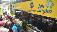 Bus wisata gratis ini akan membawa penumpang keliling Ibu Kota Jakarta dengan sejumlah rute yang sudah ditentukan.