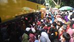 Potret Warga Serbu Bus Wisata Gratis Keliling Jakarta