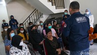 Sejumlah Pekerja Migran Indonesia (PMI) berada dilokasi Shelter BP2MI, Tangerang, Banten, Rabu (4/5/2022). Pemerintah melalui BP2MI membantu memfasilitasi pemulangan Pekerja Migran Indonesia yang terkendala untuk pulang ke tanah air.