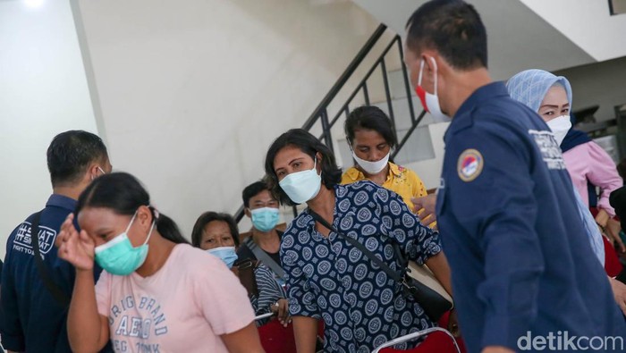 Sejumalh Pekerja Migran Indonesia (PMI) berada dilokasi Shelter BP2MI, Tangerang, Banten, Rabu (4/5/2022). Pemerintah melalui BP2MI membantu memfasilitasi pemulangan Pekerja Migran Indonesia yang terkendala untuk pulang ke tanah air.