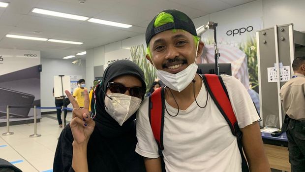 Rara, warga Tebet, mengaku sengaja mengajak keluarganya dari Yogyakarta untuk berkeliling Jakarta dengan MRT.