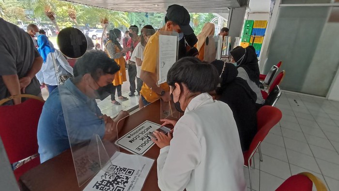 Ratusan pengunjung diputarbalik dari pintu masuk ancol karena tidak reservasi tiket online