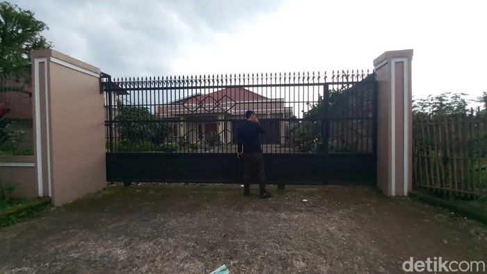 Rumah mewah di Sukabumi yang disatroni maling.