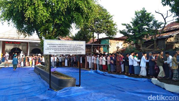 Salat Id Idulfitri jemaah Aboge di Desa Onje, Kecamatan Mrebet, Purbalingga, Rabu (4/5/2022).