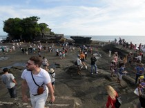 Kenaikan Tarif Tiket Masuk DTW Tanah Lot Ditunda Imbas Konflik Timur Tengah